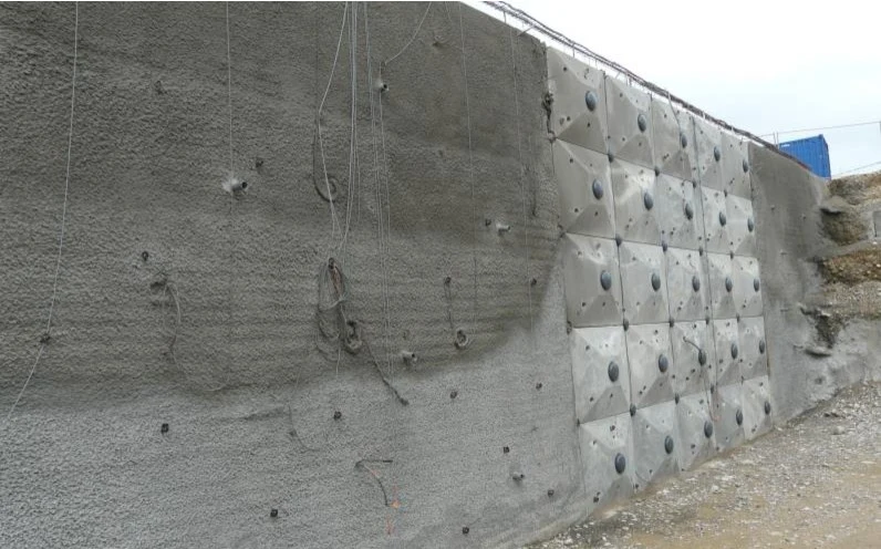 Chantier de béton projeté en cours